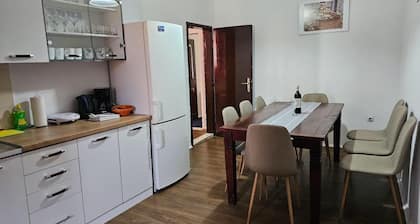 Charming 4-bedroom condo with WiFi and AC in lovely Dubrovnik