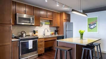 Departamento | Cocina privada | Refrigerador, microondas, horno y parrilla de estufa