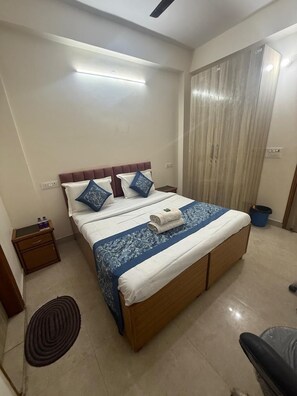 In-room safe, free WiFi