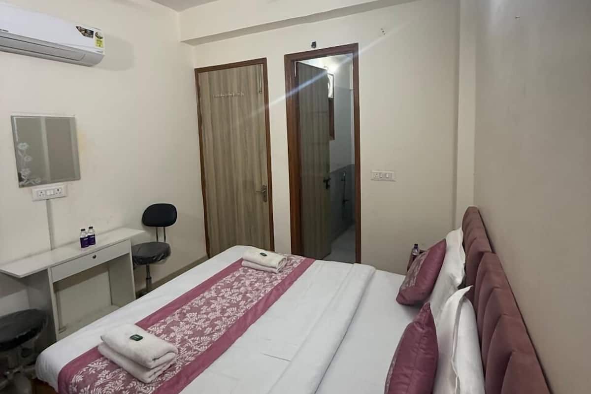 Luxury Double Room | In-room safe, free WiFi