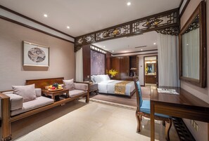 Elite négyágyas szoba, nemdohányzó | Prémium ágynemű, széf a szobában, egyedi dekoráció és egyedi berendezés