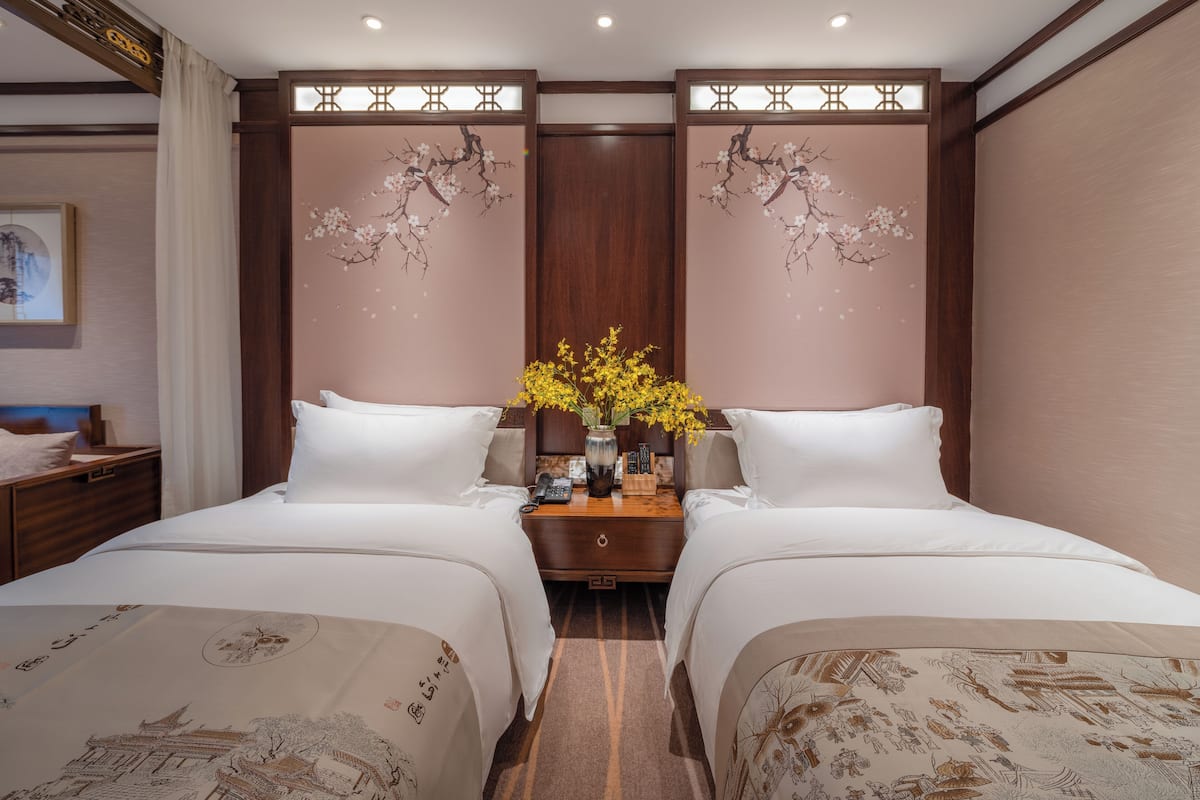 Habitación doble Confort | Ropa de cama de alta calidad y caja de seguridad en la habitación