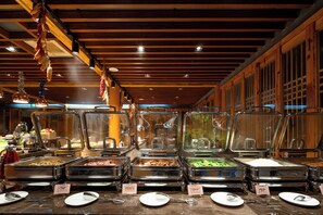 Free daily buffet breakfast - LIJIANG DUOFU RESORT HOTEL (Lijiang)