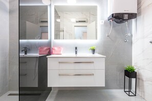 Shower, towels - Exquisite Prestige Luxury Apartments With Shared Pool (Zadar)