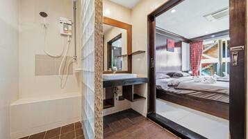 Standard Twin Room | Bathroom | Shower