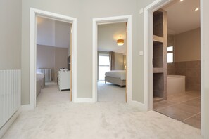 6 chambres, fer et planche Ă repasser