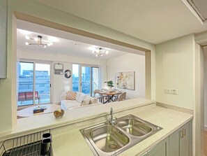 Căn hộ Premium, 2 phòng ngủ, quang cảnh hồ | Bếp riêng | Tủ lạnh, lò vi sóng, lò nướng, máy rửa bát 