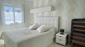 2 bedrooms, iron/ironing board, free WiFi, bed sheets