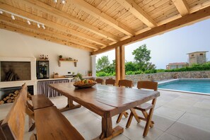 Outdoor dining - Villa Pohman (Barat)