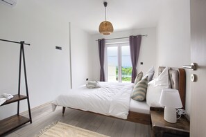 5 bedrooms, iron/ironing board, free WiFi, bed sheets