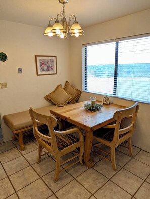 Dining - 1 Acre Private Hillside Haven 4BR 2BA, 3 beds+1 futon, Spectacular Views! (Oro Valley)