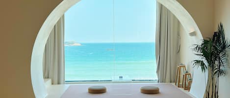 Blackout curtains, iron/ironing board, free WiFi