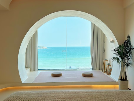 Luxury Double Room, Ocean View | Blackout drapes, iron/ironing board, free WiFi