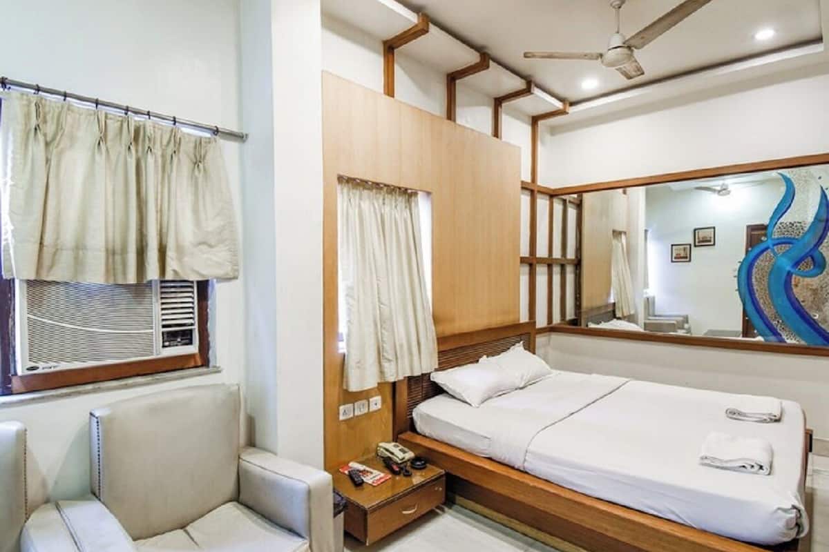 Comfort Suite | Living area | TV
