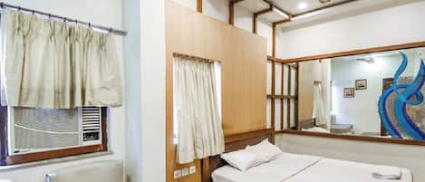 Comfort Suite | Living area | TV