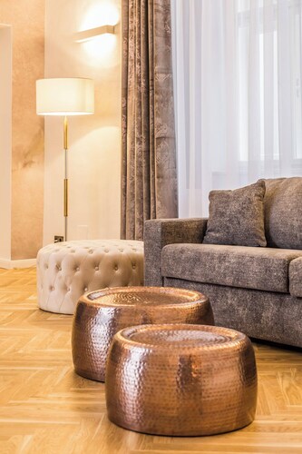 Roksoxhome Designer Boutique Apartment