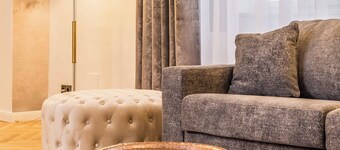 Roksoxhome Designer Boutique Apartment