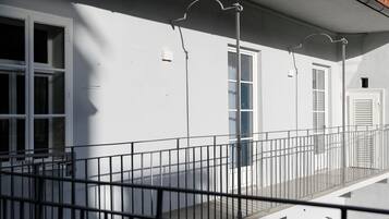 家庭公寓, 陽台, 城市景觀 | 庭園景