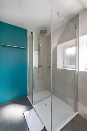 Comfort Apartment, City View | Bathroom - Roksoxhome Designer Boutique Apartment (Graz)