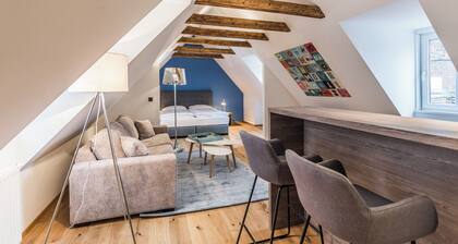 Roksoxhome Designer Boutique Apartment