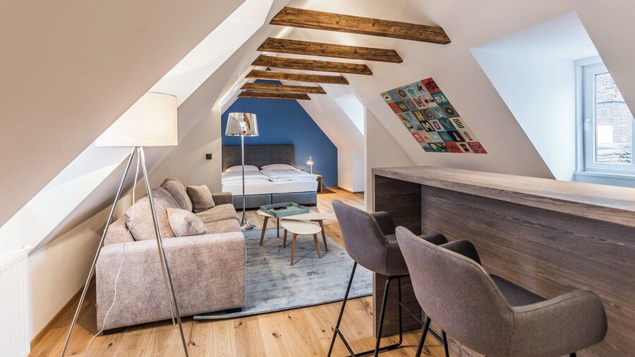 Roksoxhome Designer Boutique Apartment