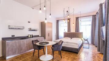 家庭公寓, 陽台, 城市景觀 | 1 間臥室、客房內保險箱、筆電工作空間、遮光布/窗簾