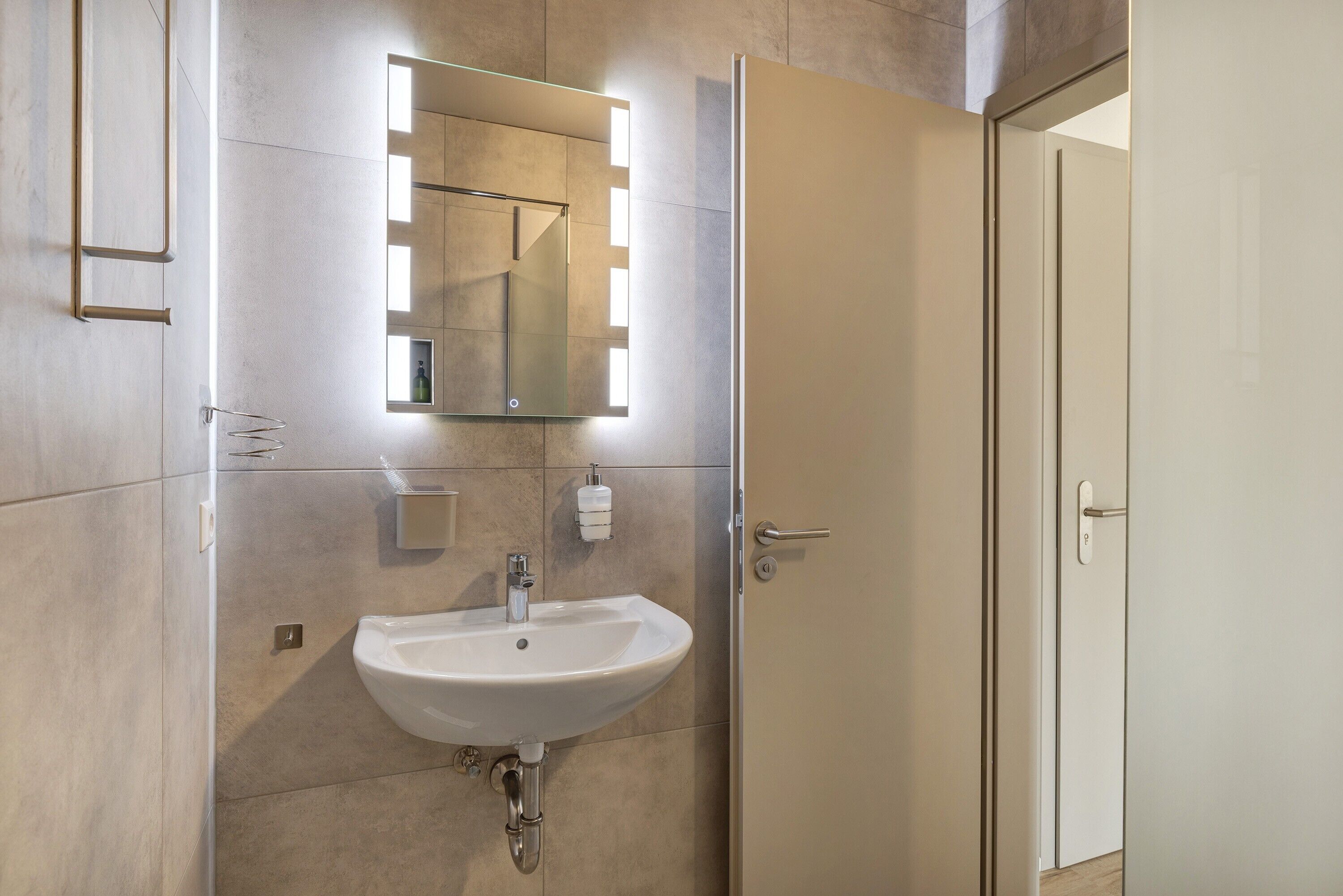 Ducha, secador de pelo, toallas