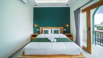 Kamar Deluks, pemandangan kolam renang | Minibar, meja kerja, Wi-Fi gratis, dan seprai linen