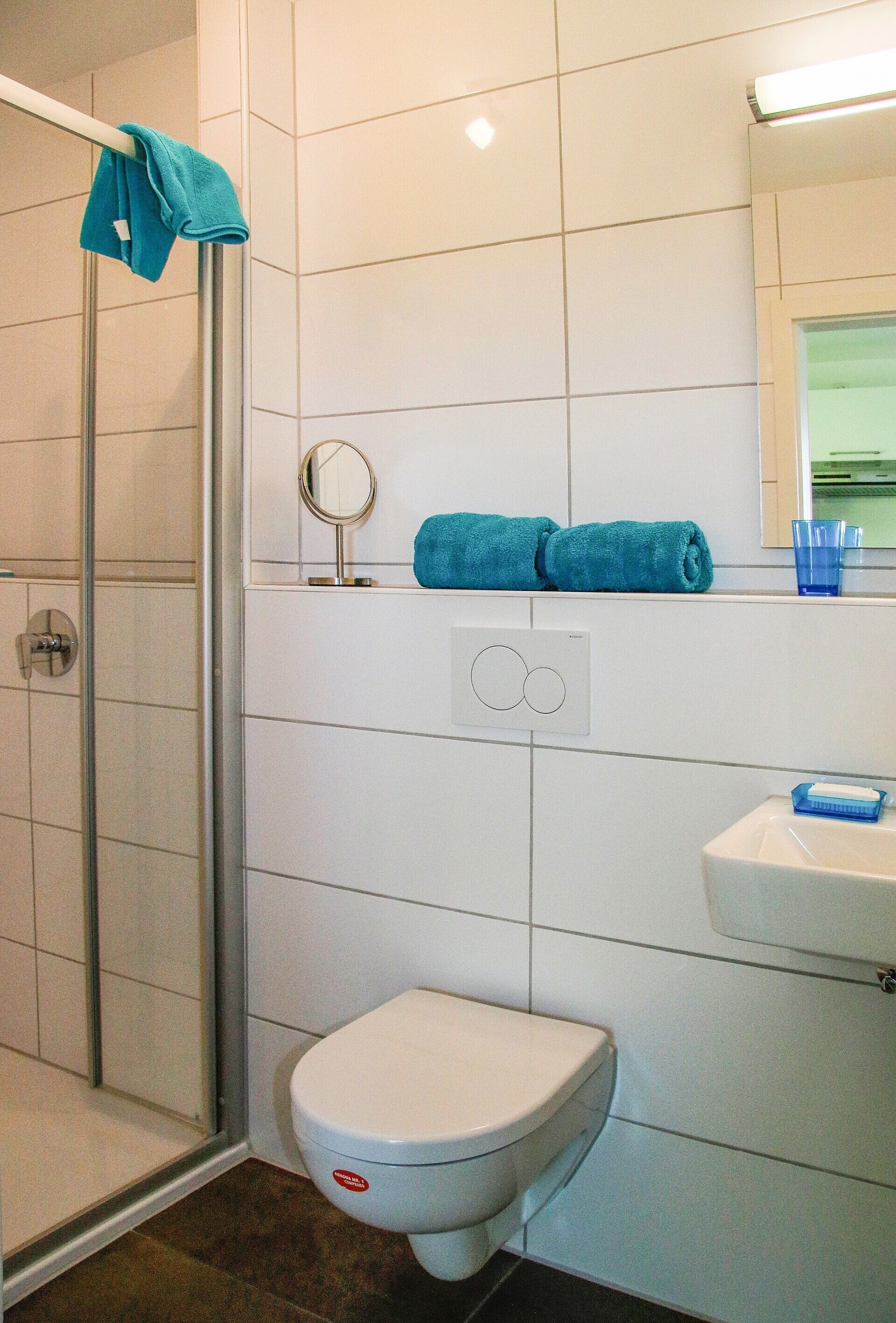 Een douche, een haardroger, handdoeken