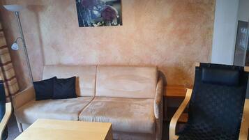 TV, table tennis, stereo