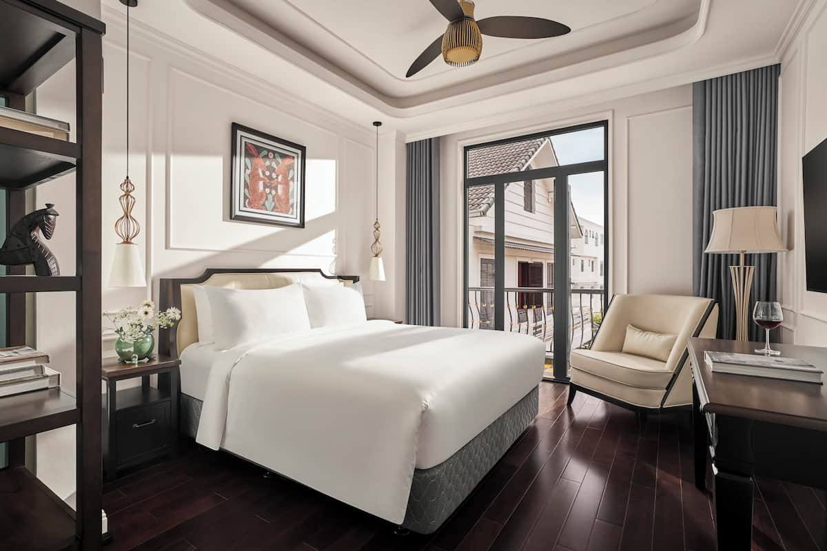 Hypo-allergenic bedding available, in-room safe, desk, laptop workspace