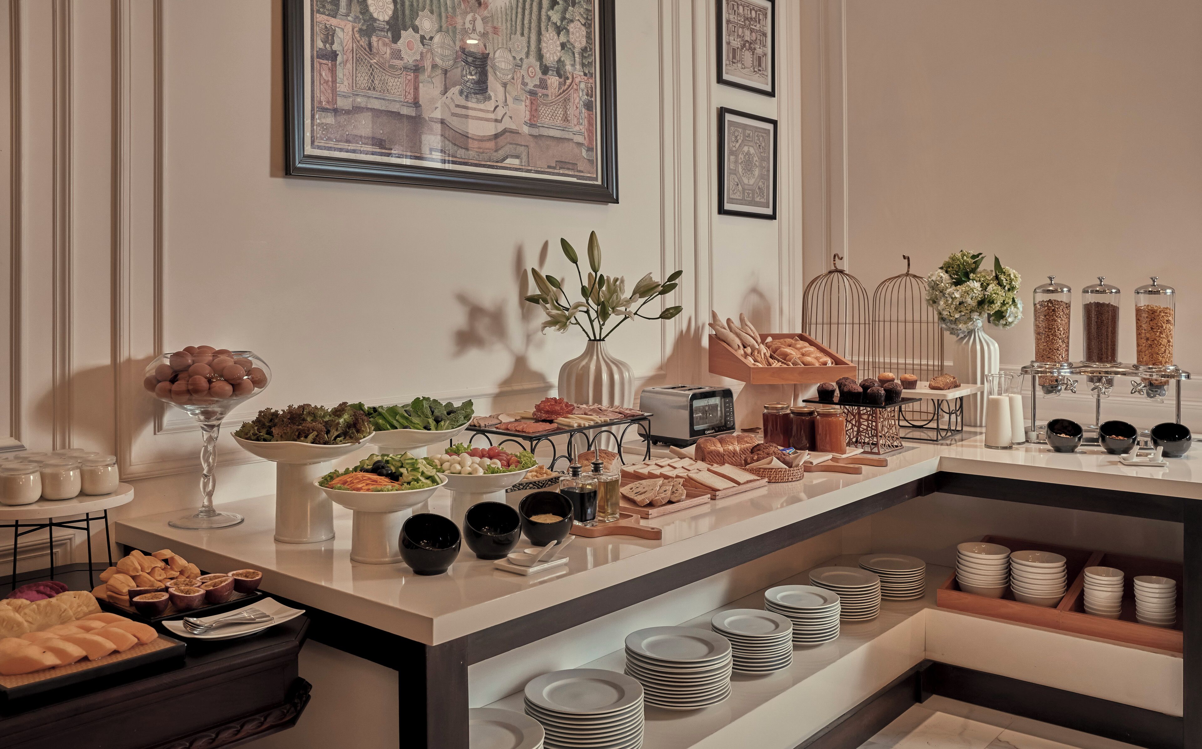 بوفيه فطور مجانًا يوميًا