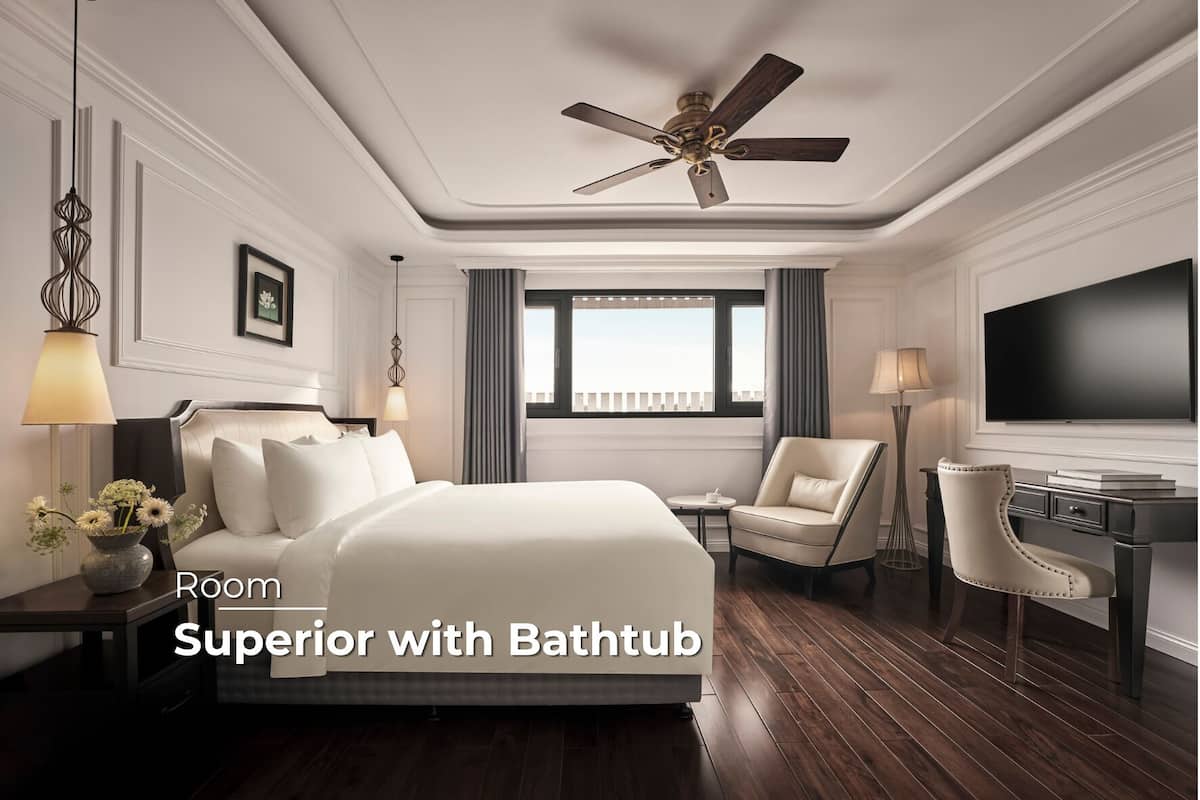 Chambre Double Supérieure, baignoire | Articles gratuits dans le mini-bar, bureau