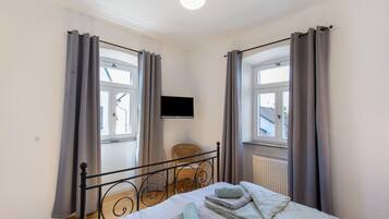3 bedrooms, free WiFi, bed sheets