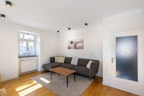 TV - Holiday Home 'Family' with Shared Terrace and Wi-Fi (Thür)