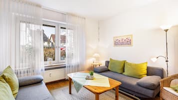 TV, table tennis, stereo