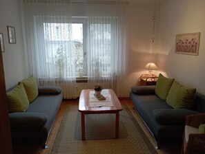 TV, ping pong, stereo