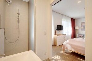 1 chambre, fer et planche à repasser, Wi-Fi gratuit, draps fournis
