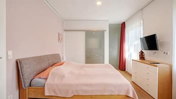 1 bedroom, iron/ironing board, free WiFi, bed sheets