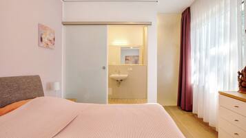 1 soverom, strykejern/-brett, wi-fi (inkludert) og sengetøy