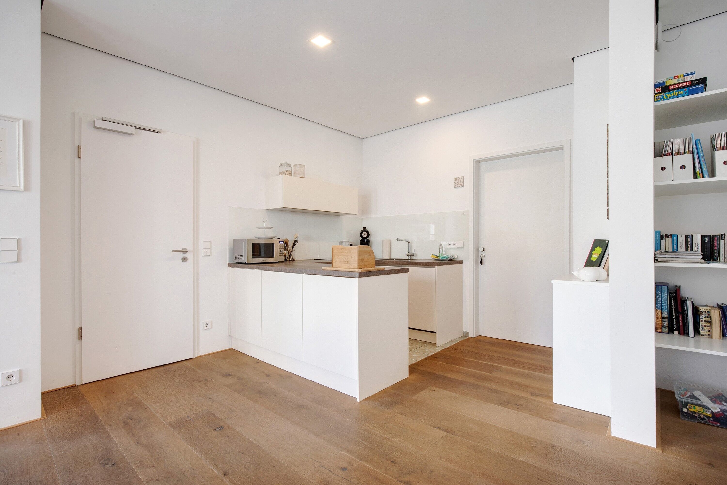 Kühlschrank, Mikrowelle, Herdplatte, Geschirrspüler