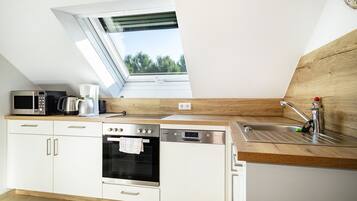 Coffee/tea maker, fridge, microwave, oven