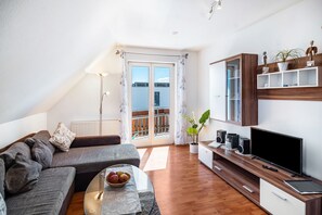 TV, bordtennis og stereoanlegg