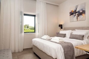 3 chambres, fer et planche à repasser, Wi-Fi, literie fournie