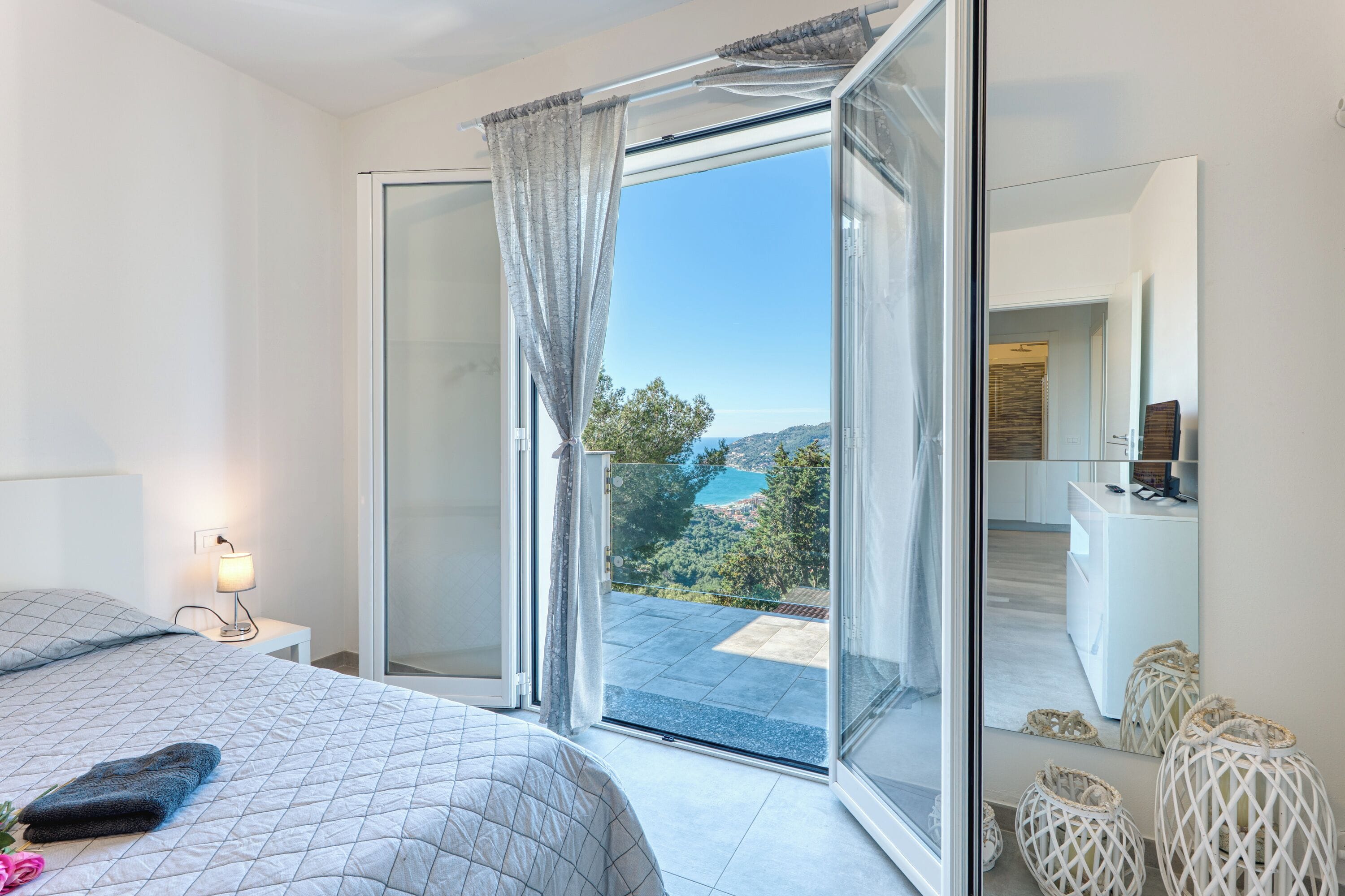 Family Apartment, 2 Bedrooms, Terrace, Mountainside (Miramare 1 LUX - Total Sea View) | 2 bedrooms, bed sheets