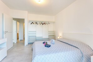 Family Apartment, Multiple Bedrooms, Mountainside (Miramare 1 LUX - Total Sea View) | 2 bedrooms, bed sheets