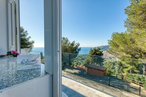 Apartamento família, vários quartos, ao lado da montanha (Miramare 1 LUX - Total Sea View) | Vista do quarto