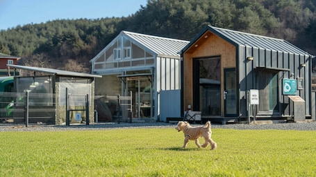 Exterior. Yangyang Lira Camp