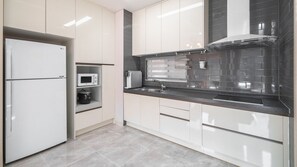 Basic Room, 3 Bedrooms (Freesia A) | 3 bedrooms, free WiFi