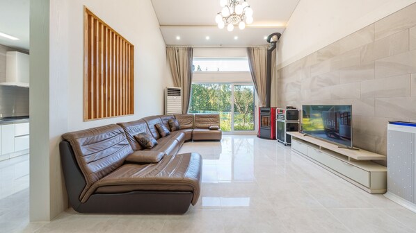 Basic Room, 3 Bedrooms (Freesia  B)